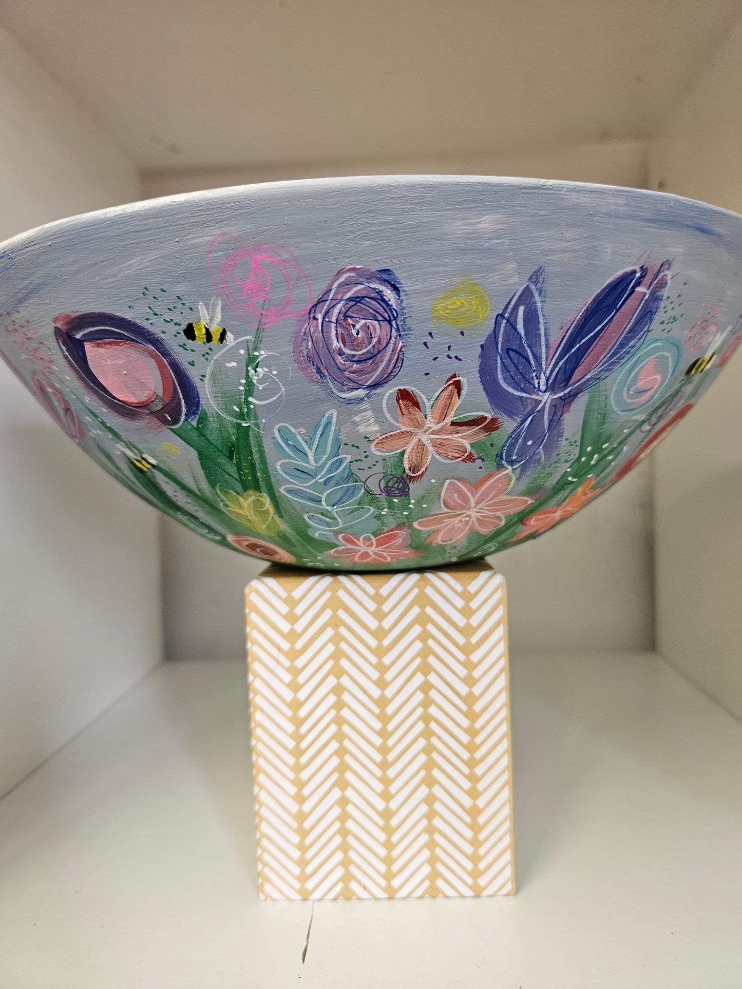 Bee floral fruit bowl