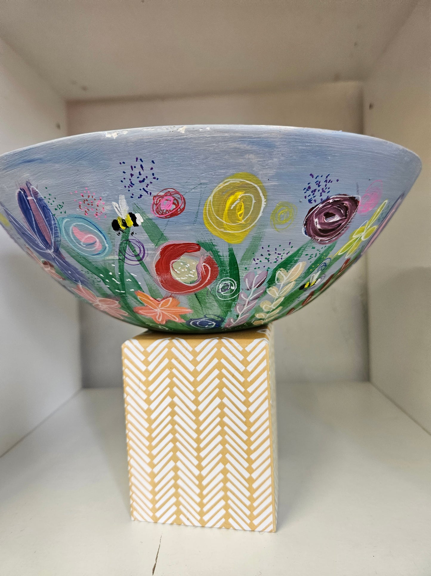 Bee floral fruit bowl