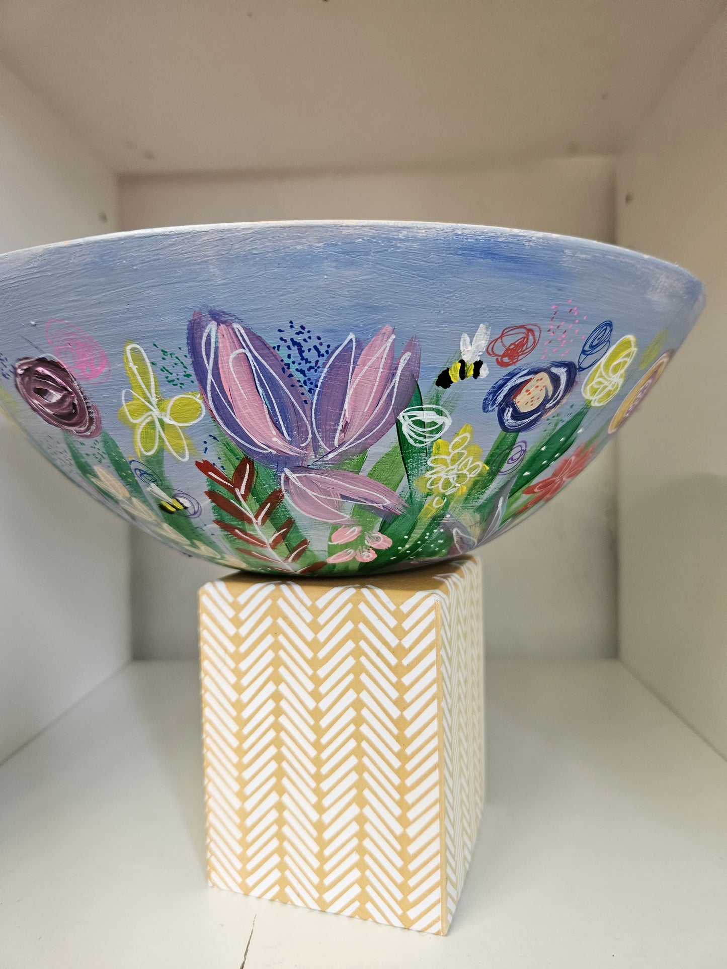 Bee floral fruit bowl