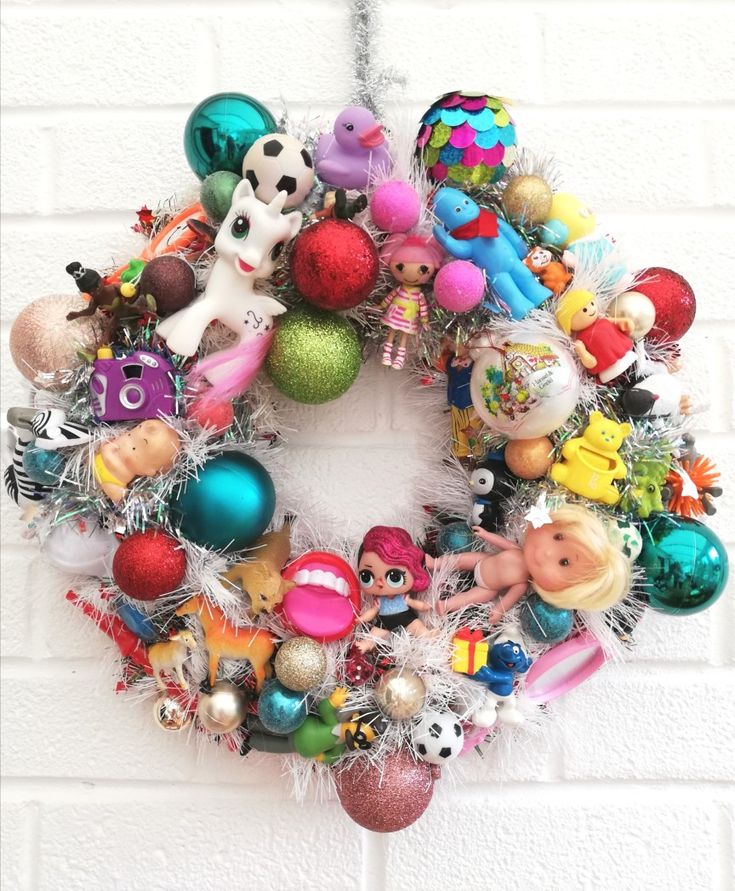 Kitsch / Bauble wreath workshop- Sat 12th Dec 1.30-3.30pm
