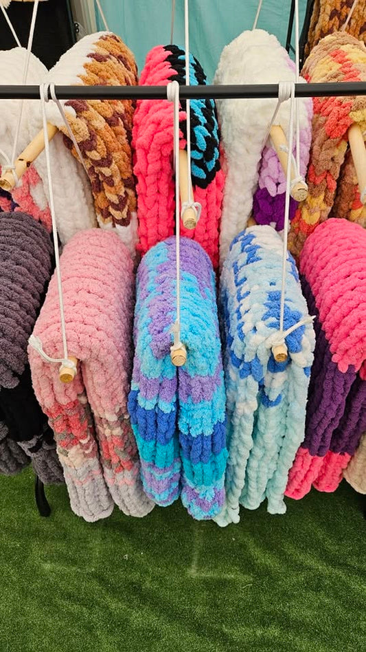 Make a luxury soft, chunky finger knitted blanket- Sat 8th August 12-4pm