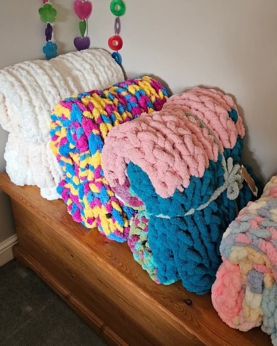 Make a luxury soft, chunky finger knitted blanket- Sat 8th August 12-4pm
