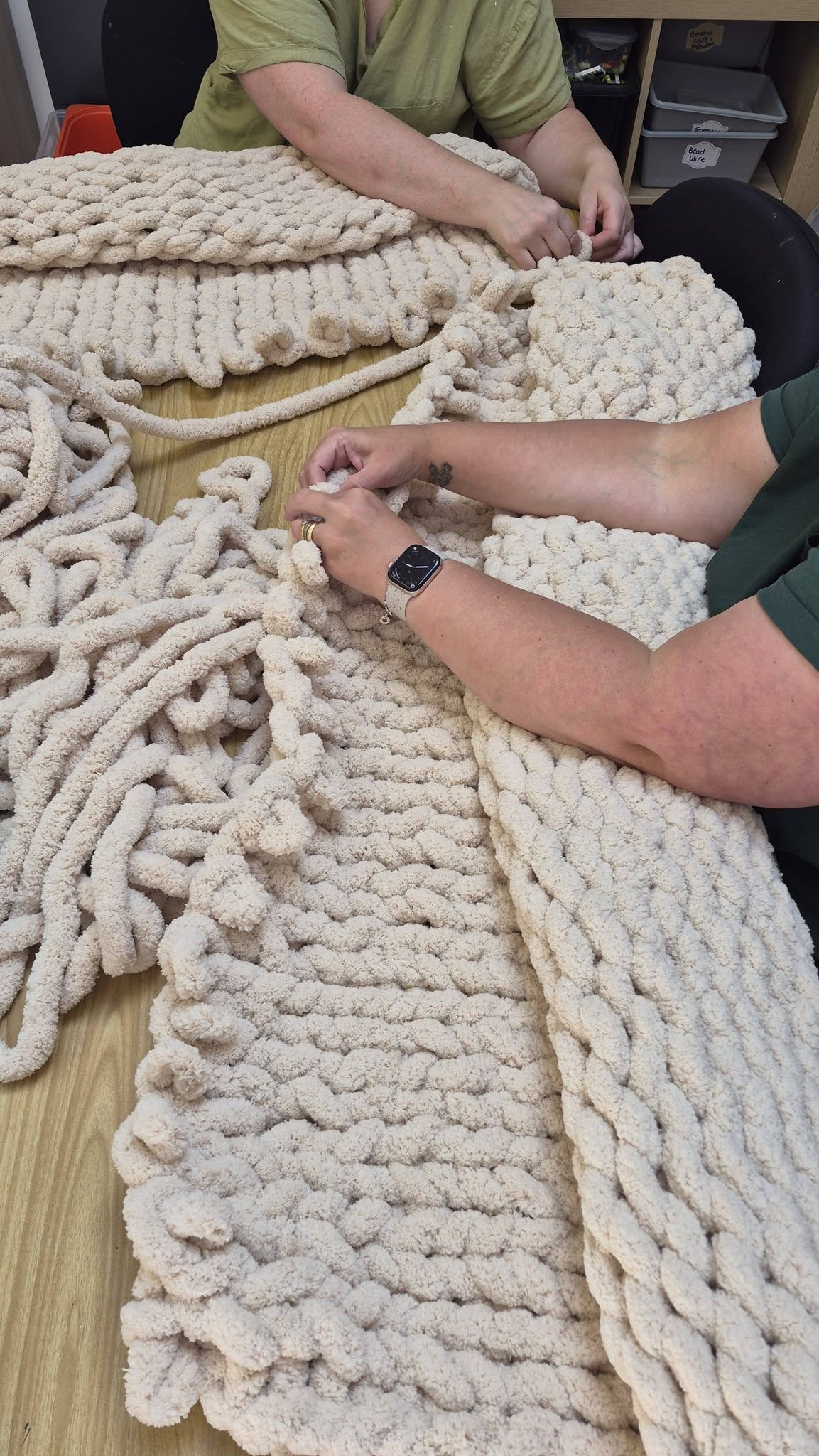 Make a luxury soft, chunky finger knitted blanket- Sat 10th October 12-4pm