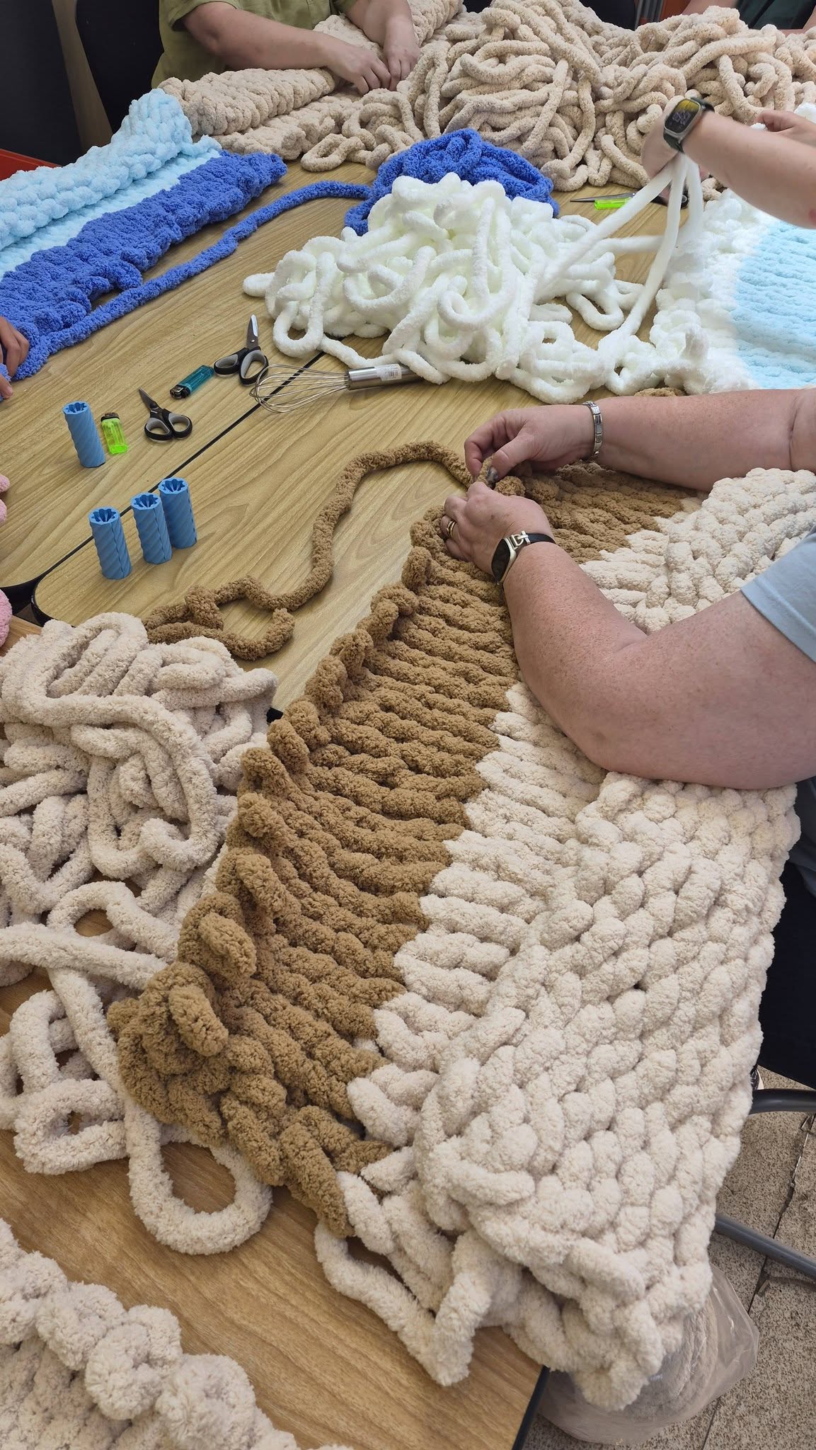 Make a luxury soft, chunky finger knitted blanket- Sat 10th October 12-4pm