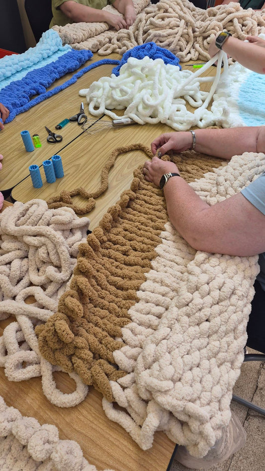Make a luxury soft, chunky finger knitted blanket- Sat 28th Nov 12-4pm