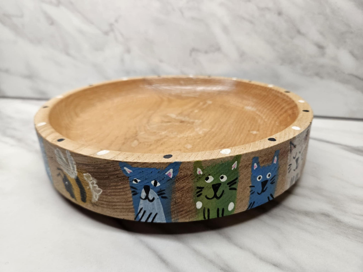 Cat and bee wooden bowl